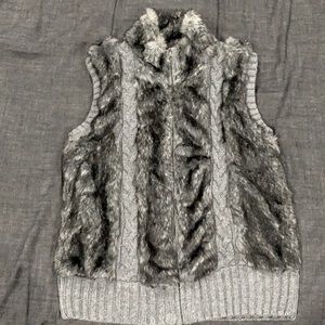 Carte luxurious sweater vest.